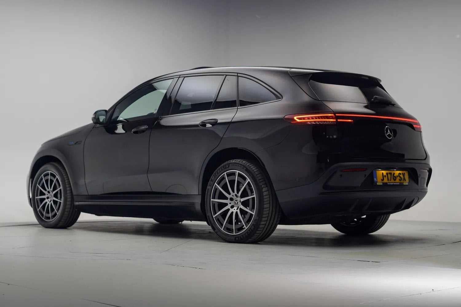 Mercedes-Benz EQC 400 4MATIC AMG Business Solution 80 kWh [, Automaat, 0 cilinders, Zwart, 408 pk