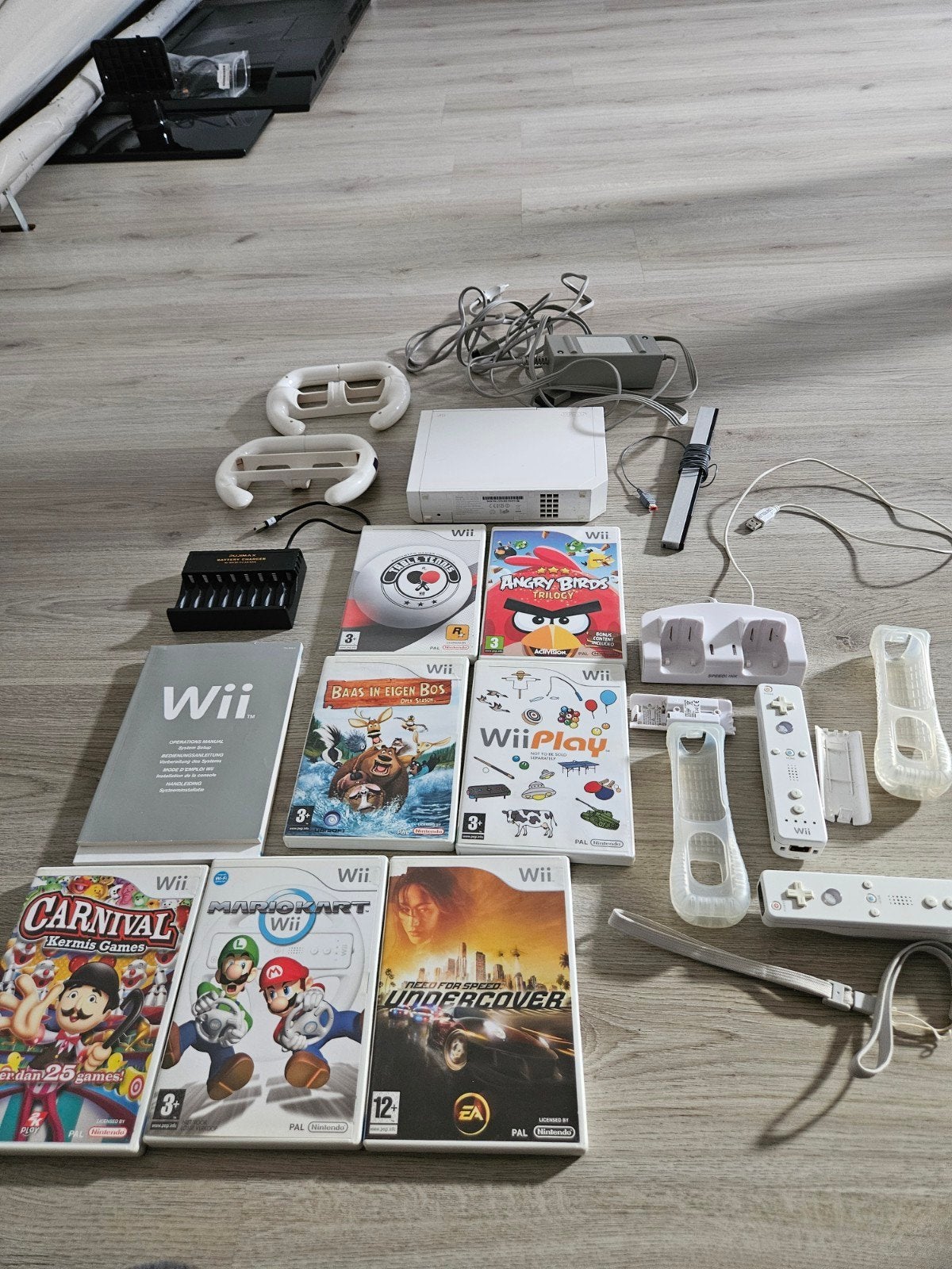 Wii U mega lot, Ophalen of Verzenden, Gebruikt, Met 3 controllers of meer, Met games