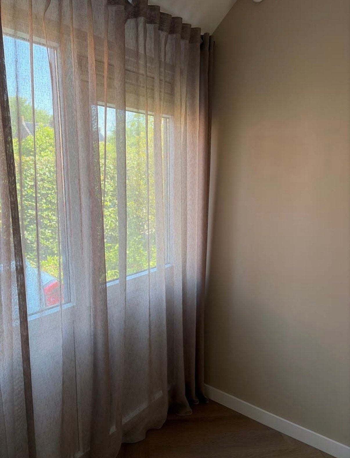 2x Gordijnen 200cm lang, 260cm breed- nieuw!, Ophalen, Zo goed als nieuw, Beige, Lichtdoorlatend