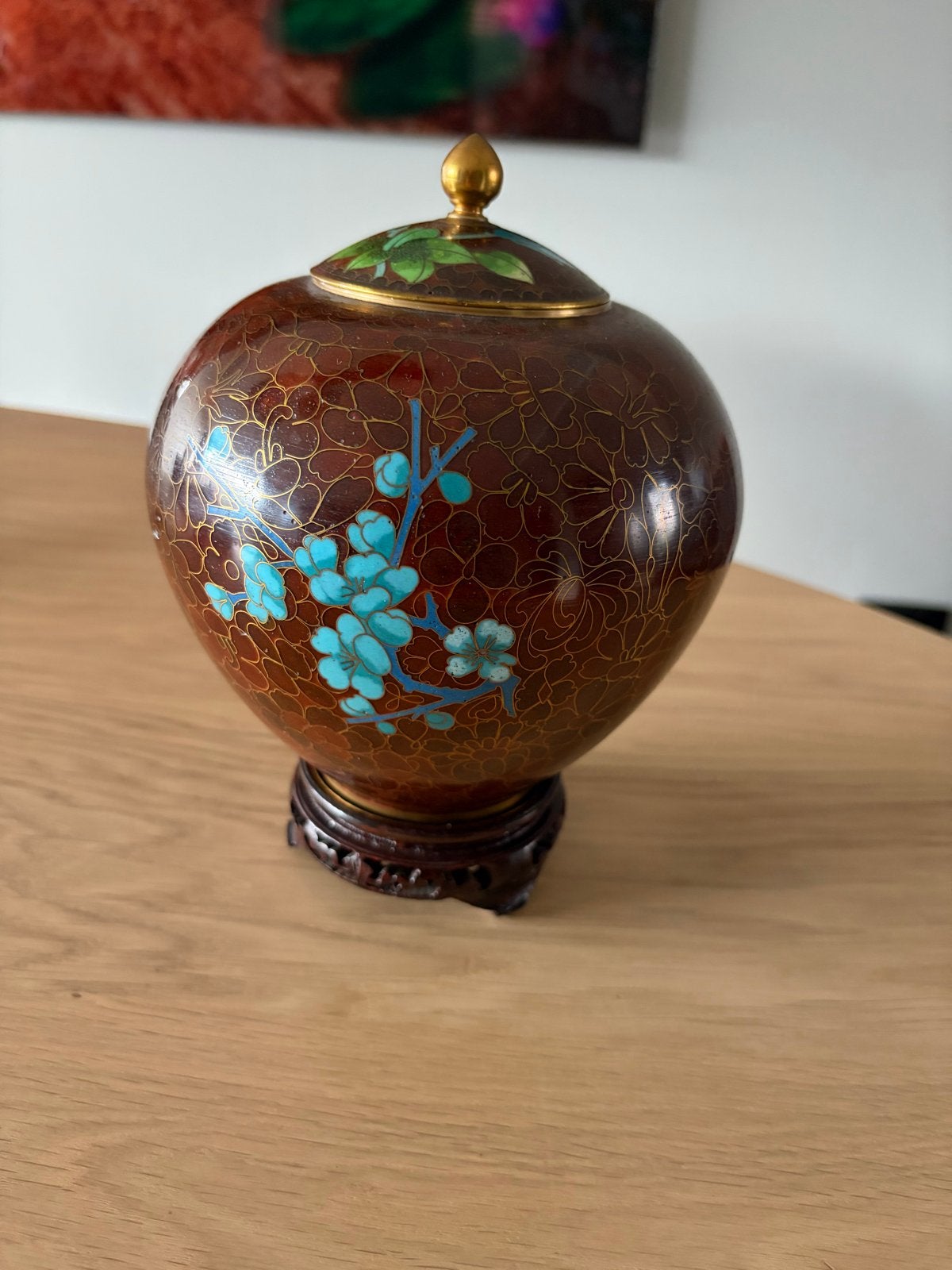 Antieke Chinese Cloisonné Pot met Deksel en Houten Voet, Ophalen