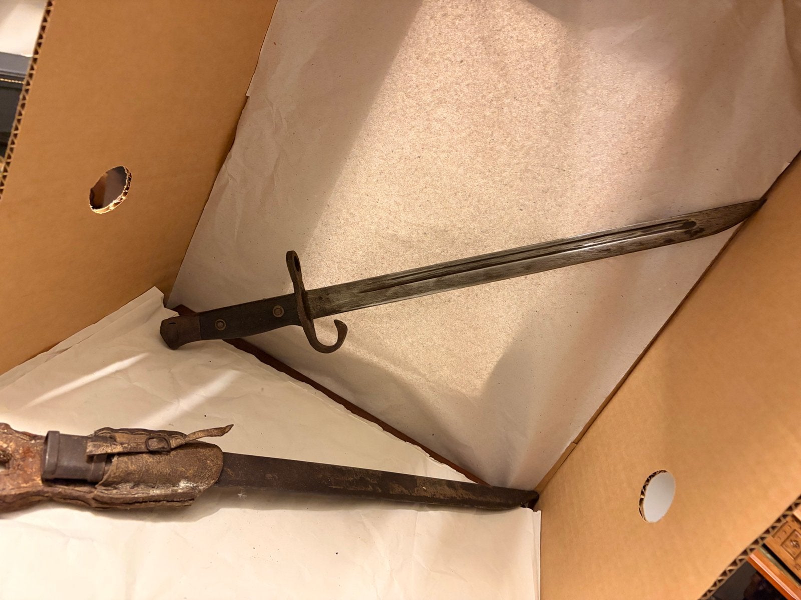 Antieke bajonet met schede - Militaria, Verzenden, Overige soorten, Overige gebieden, Mes of Dolk