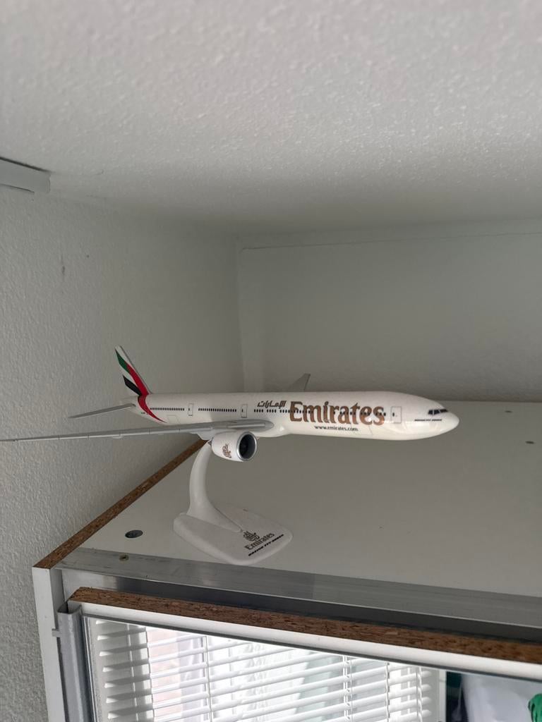 Emirates Boeing 777-300ER schaalmodel, Overige merken, Ophalen of Verzenden, Zo goed als nieuw, Groter dan 1:72