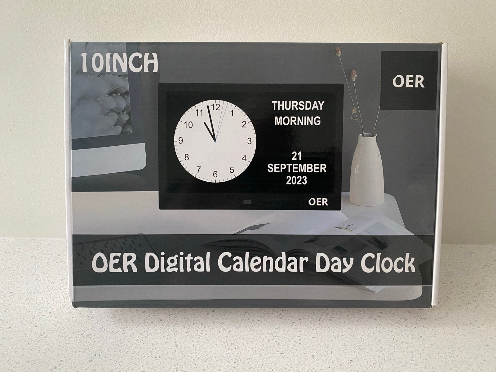 OER Digitale Kalender Dagklok 10 inch - Analoog & Digitaal, Nieuw, Ophalen of Verzenden, Analoog en Digitaal, Tafelklok