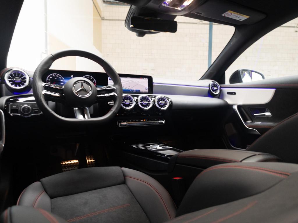 Mercedes-Benz CLA 180 Star Edition AMG Line Panorama dak, Auto's, Mercedes-Benz, CLA, 136 pk, Gebruikt, 4 cilinders