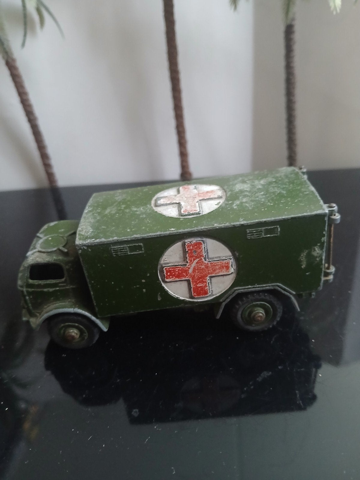 Militaire Ambulance.  Dinky toys 626, Ophalen of Verzenden, Gebruikt, Auto, Dinky Toys