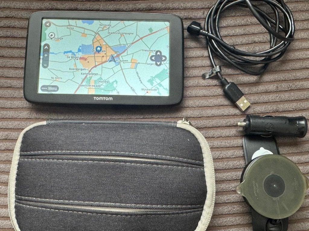 TOMTOM GO BASIC Lifetime Maps - Laatste Update 2026 ZGAN, Ophalen of Verzenden, Zo goed als nieuw