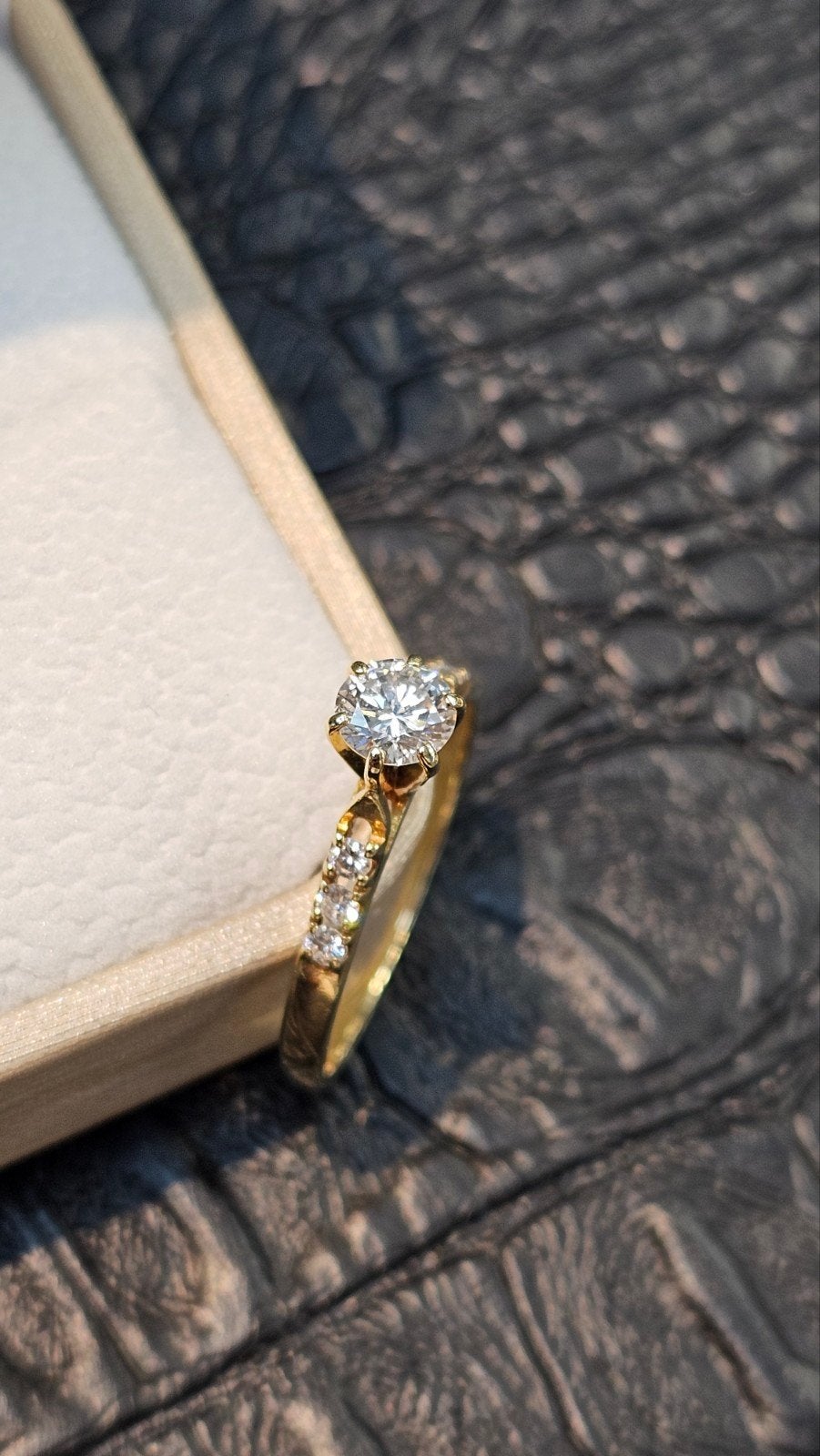 Diamant 14k gouden ring 0.70 ct vvs, Nieuw, Ophalen of Verzenden, 17 tot 18, Dame