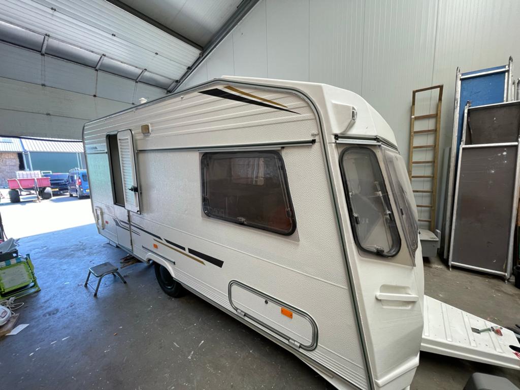 Sfeervolle Chateau | gerenoveerd | klaar voor vakantie, Caravans en Kamperen, Caravans, Chateau, Rondzit, 750 - 1000 kg, Particulier
