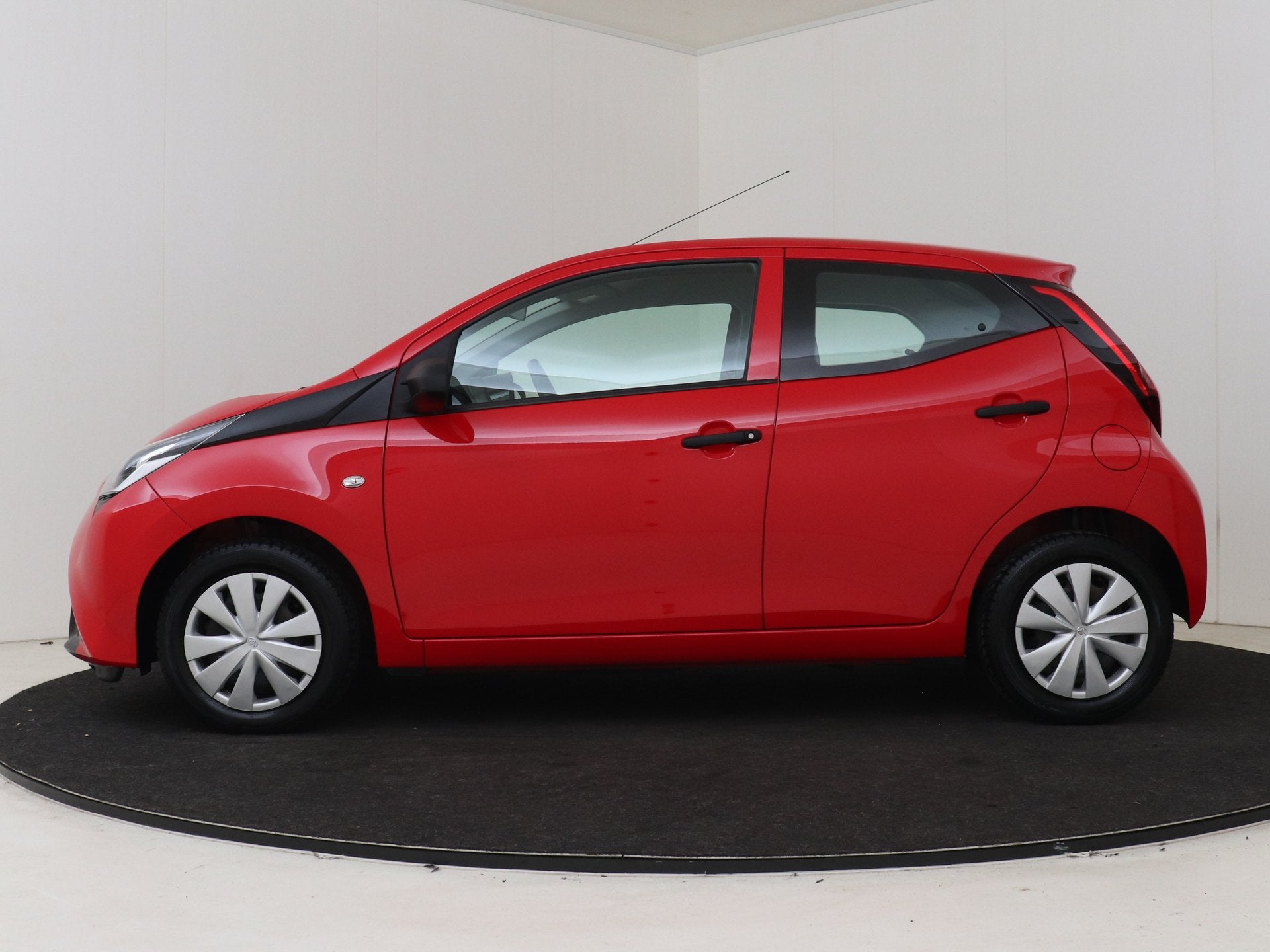 Toyota Aygo 1.0 VVT-i x-fun | Bluetooth | Airco | Elektrisch, Voorwielaandrijving, 12 maanden, Stof, Gebruikt