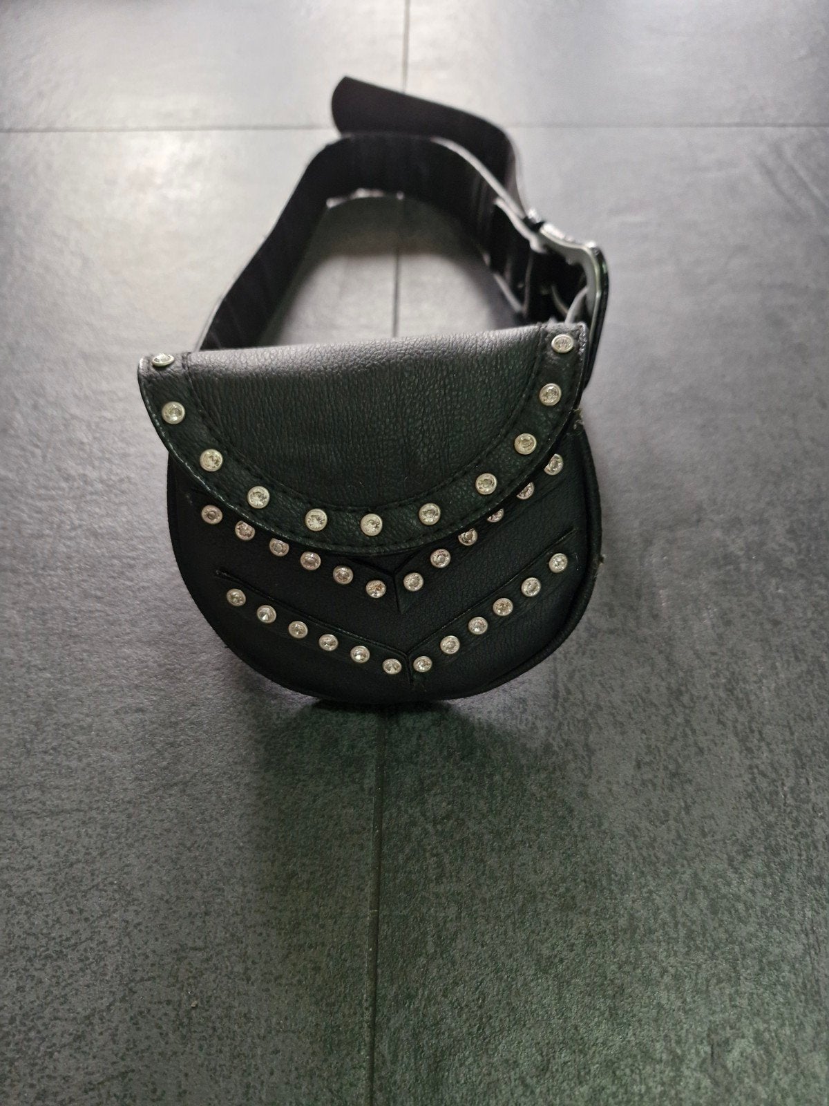 Zwart klein tasje met riem en studs nieuw, Ophalen of Verzenden, Nieuw, Zwart, Schoudertasje