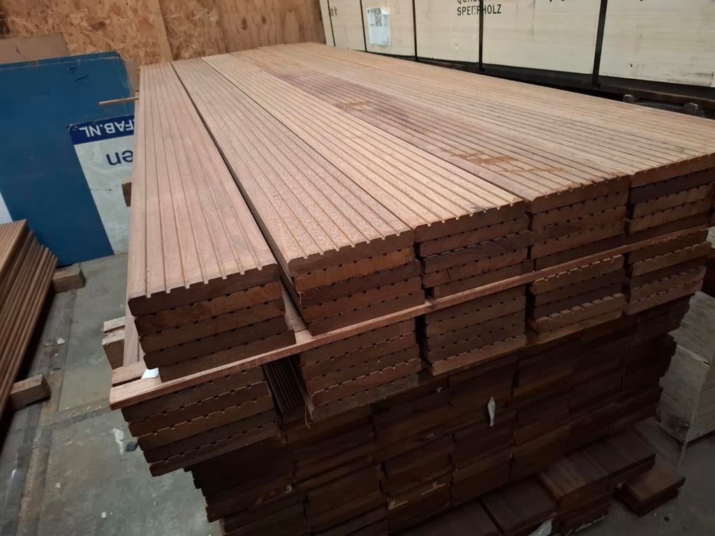 Partij 55 st hardhout vlonderplanken 245 cm bezorgen mogelij, Ophalen, Nieuw, A, Hout