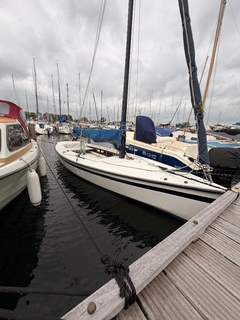 Polyvalk / Valk zeilboot met Yamaha buitenboordmotor, Ophalen, Gebruikt, Fok, 5 pk