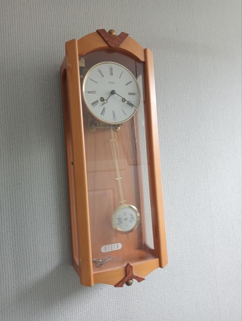 Klassieke AMS wandklok met slinger - Houten behuizing, Antiek en Kunst, Ophalen