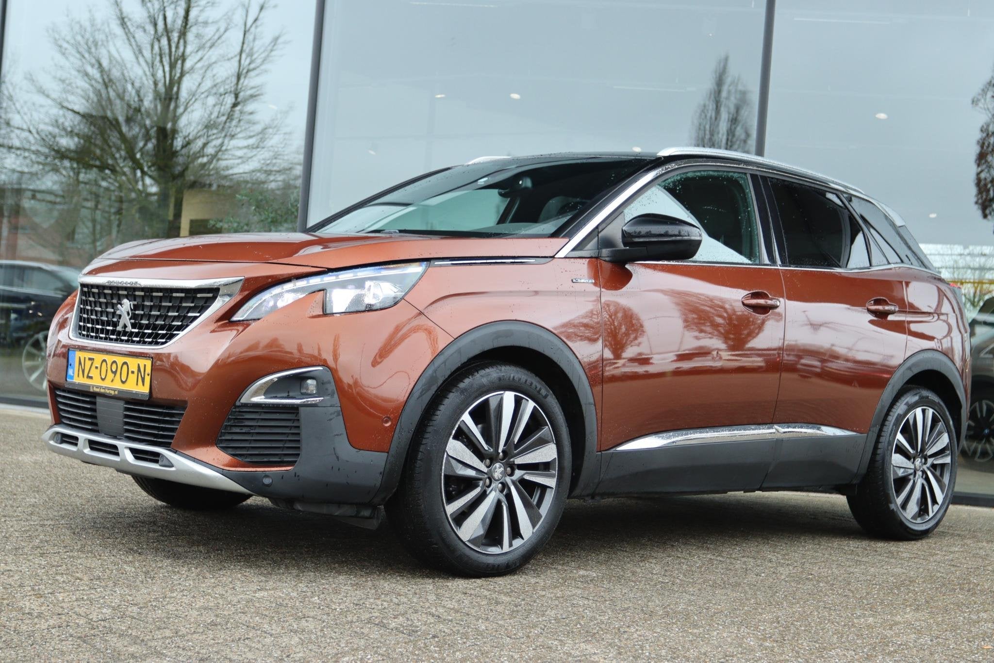 PEUGEOT 3008 1.2 PT GT LINE CARPLAY | CAMERA | KEY-LESS | DO, Auto's, Gebruikt, Euro 6, 1199 cc, Bruin