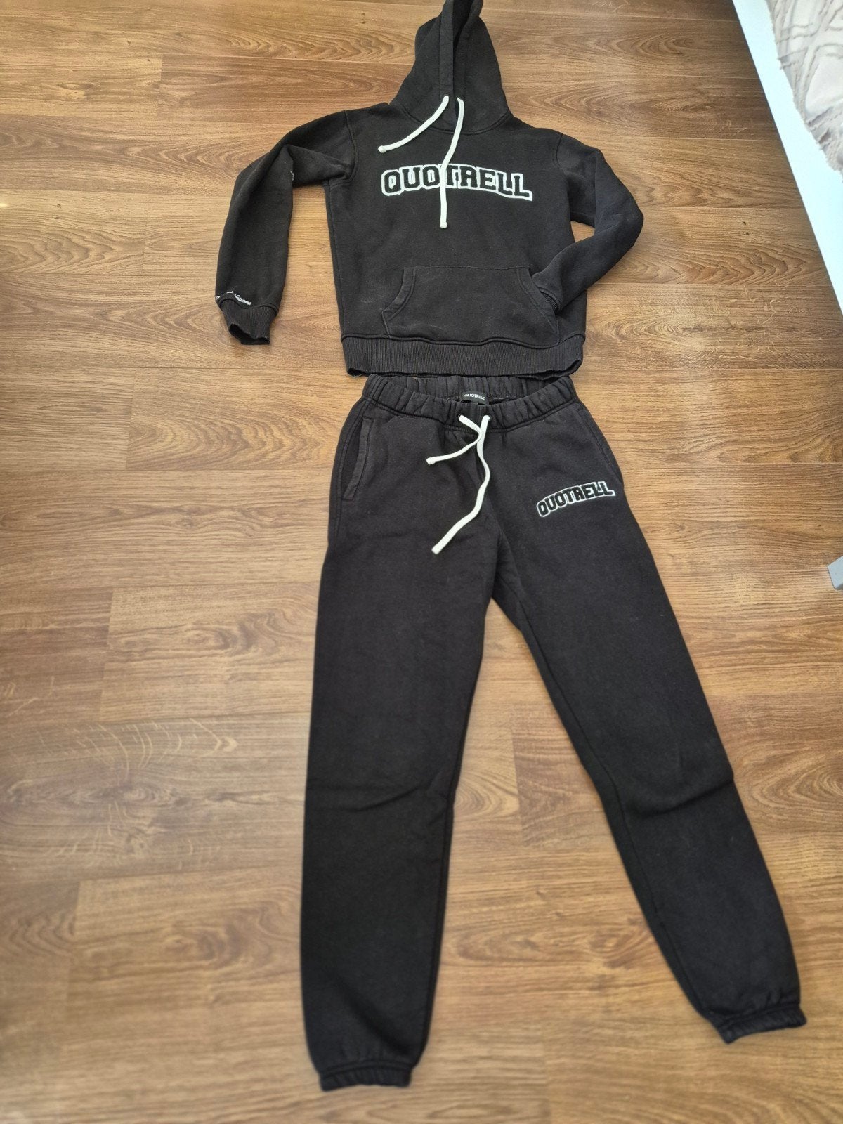 Quotrell trainingspak - sweater XS, broek S, Quotrella, Zwart, Ophalen of Verzenden, Lange mouw