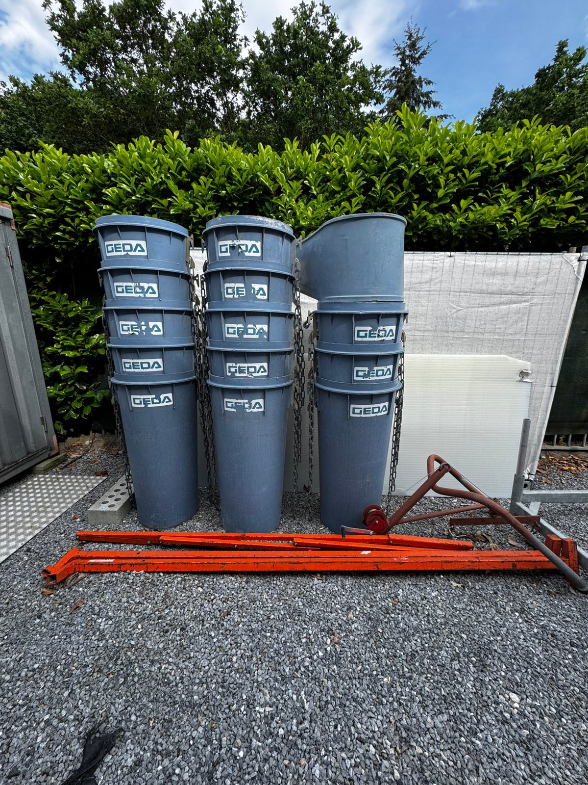 Geda Stortkokers 13 stuks, 1 stortmond en daklift, Ophalen, Gebruikt