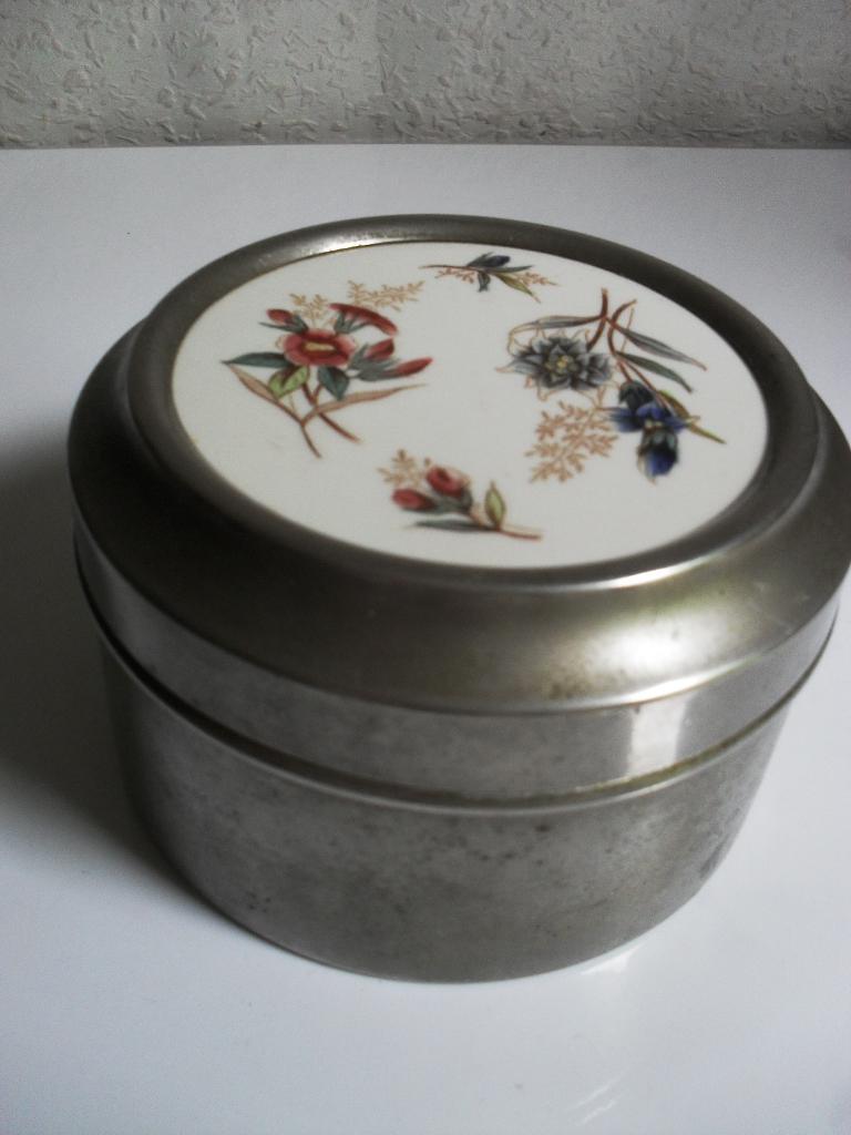 art nouveau tinnen doos / box met keramiek tegel in deksel, Antiek en Kunst, Ophalen of Verzenden