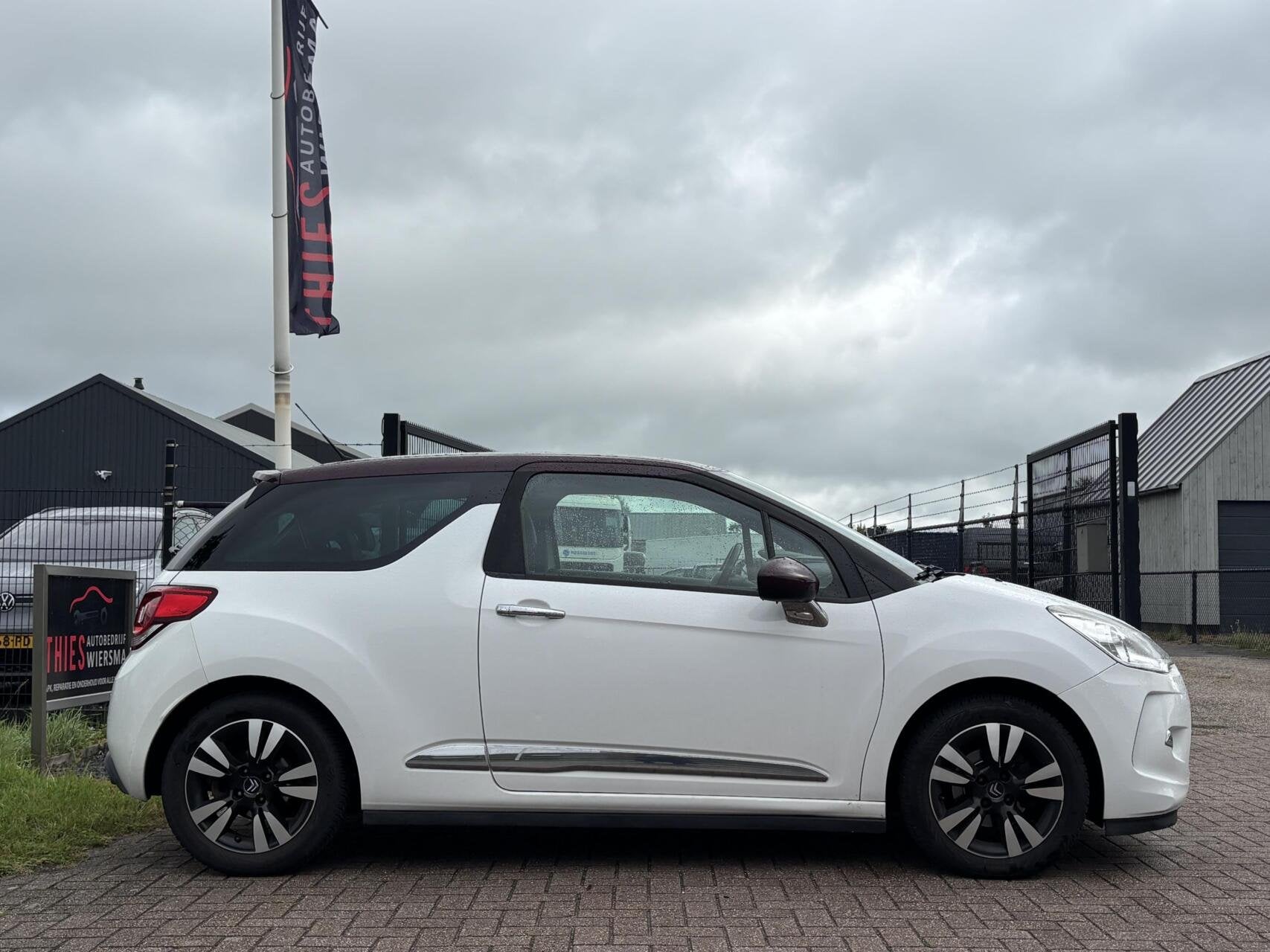 Citroen DS3 1.6 e-HDi So Chic export, Auto's, Voorwielaandrijving, Euro 5, Gebruikt, Automatische klimaatregeling