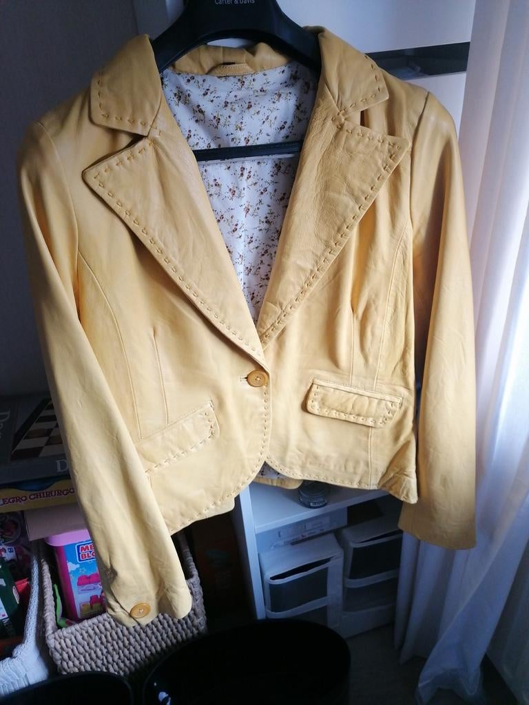 Geel leren jasje met bloemenprint voering, Geel, Maat 42/44 (L), Ophalen of Verzenden, Onbekend
