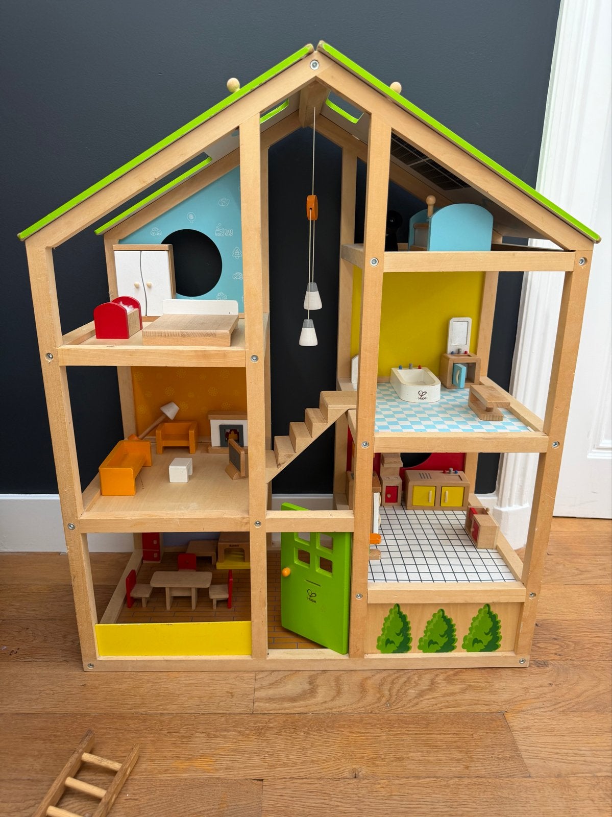 Houten Poppenhuis met Meubels, Kinderen en Baby's, Speelgoed | Poppenhuizen, Ophalen, Zo goed als nieuw, Poppenhuis