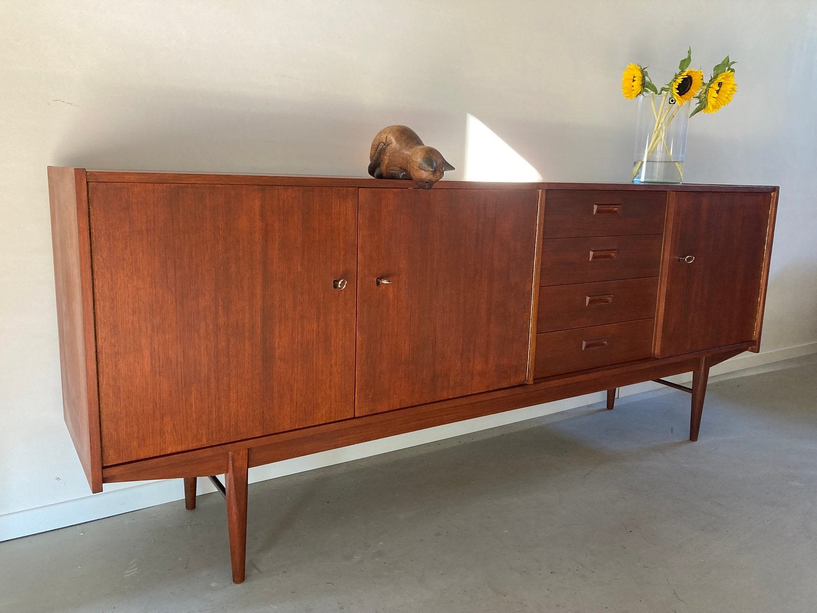 Midcentury vintage teak dressoir, Ophalen, Gebruikt, Mid century vintage retro sideboard lowboard Deens, Met deur(en)