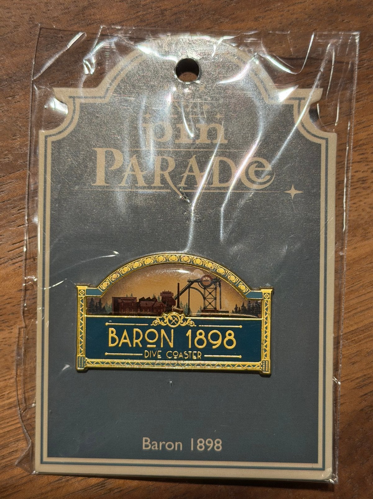 Efteling pin Baron 1898 op kaartje, Ophalen of Verzenden, Zo goed als nieuw, Button of Speldje