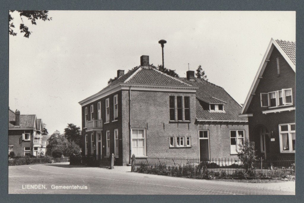 Lienden (nabij Kesteren en Rhenen) - Gemeentehuis, Verzamelen, Verzenden, 1960 tot 1980, Ongelopen, Gelderland