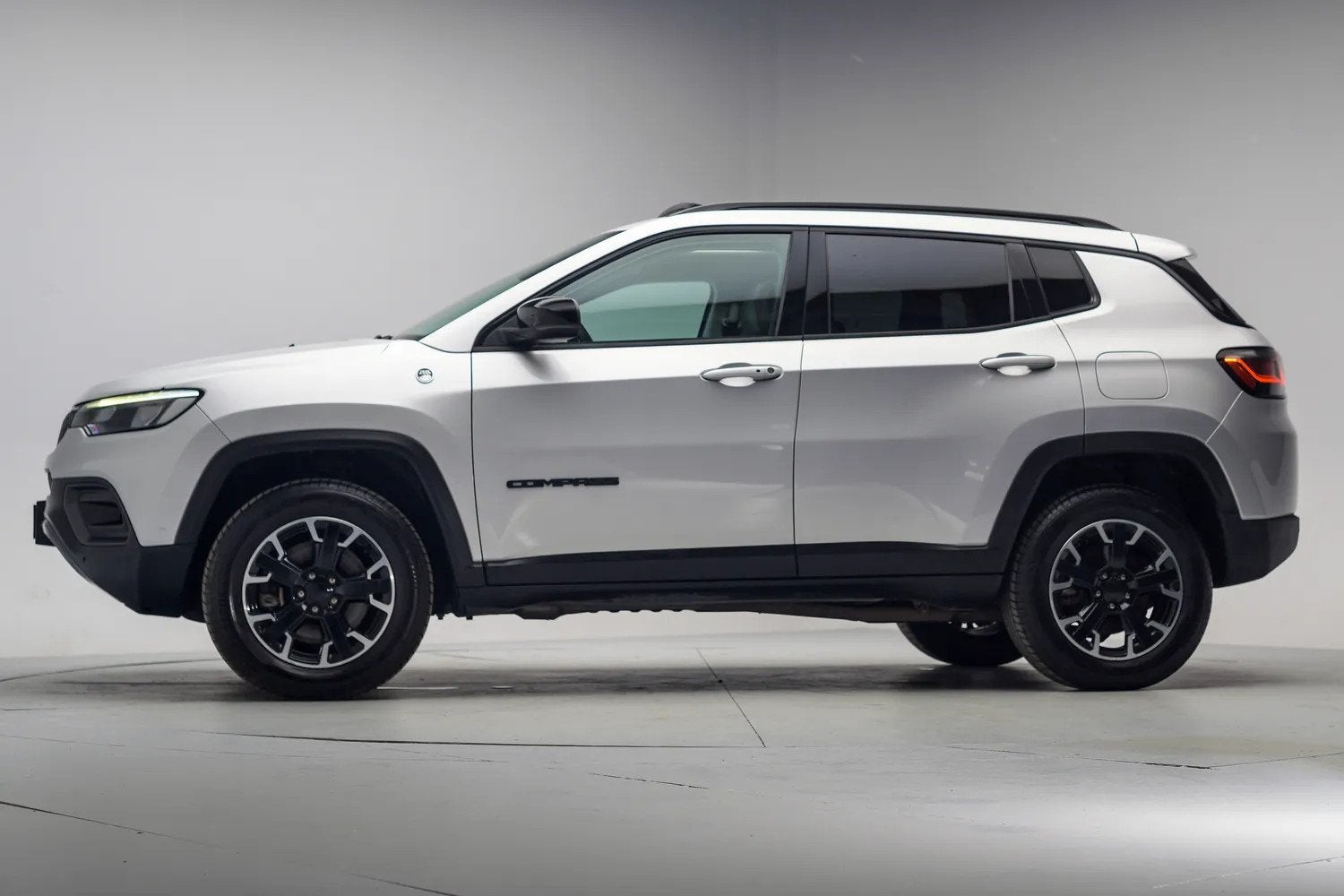 Jeep Compass 4xe 240 Plug-in Hybrid Trailhawk [ Panorama Nav, Automaat, 4 cilinders, Bedrijf, Hybride Elektrisch/Benzine