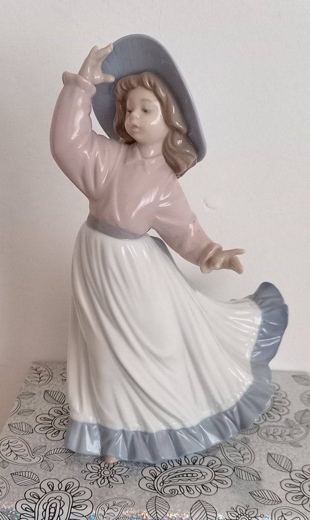 Porseleinen beeld Nao by Lladro, Verzenden, Geglazuurd, Overige materialen, Beeld