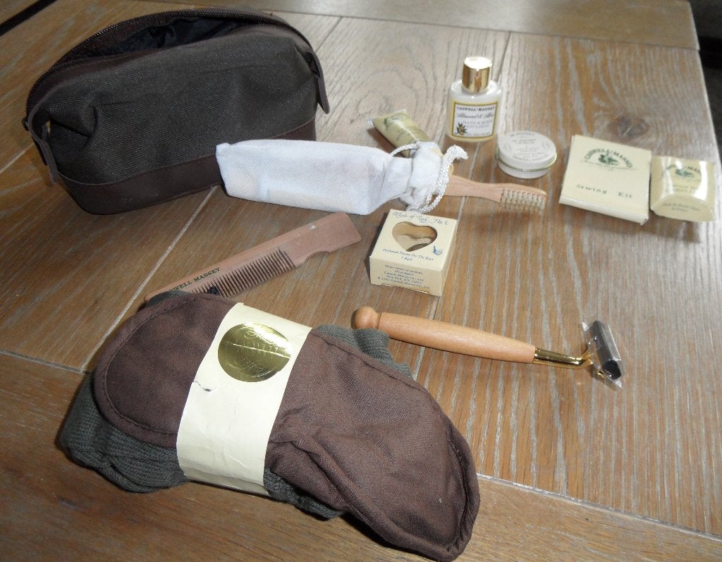 Geheel nieuw: toilettasje van Caswell-Massey, goed gevuld, Ophalen of Verzenden, Nieuw, Bruin, Heer of Dame