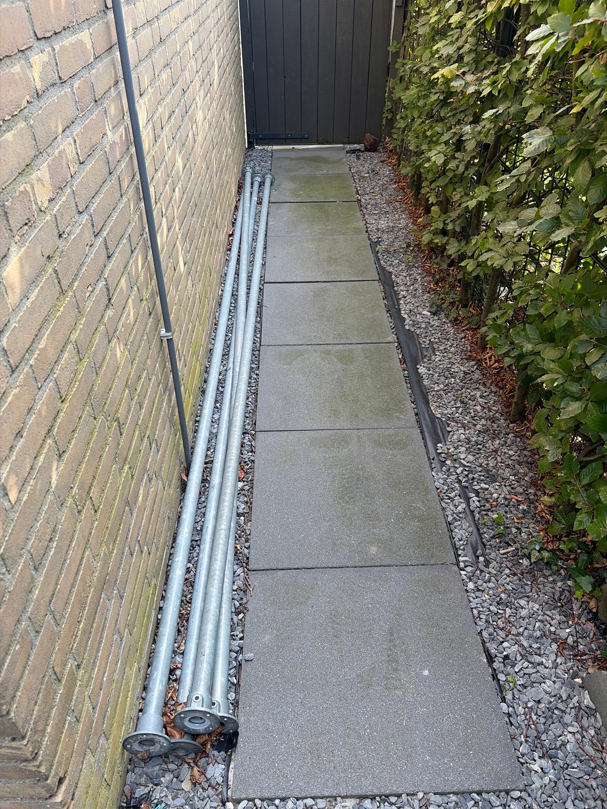 GRATIS 4 Gegalvaniseerde Stalen Palen / Steigerbuizen 390 cm, Ophalen, Gebruikt