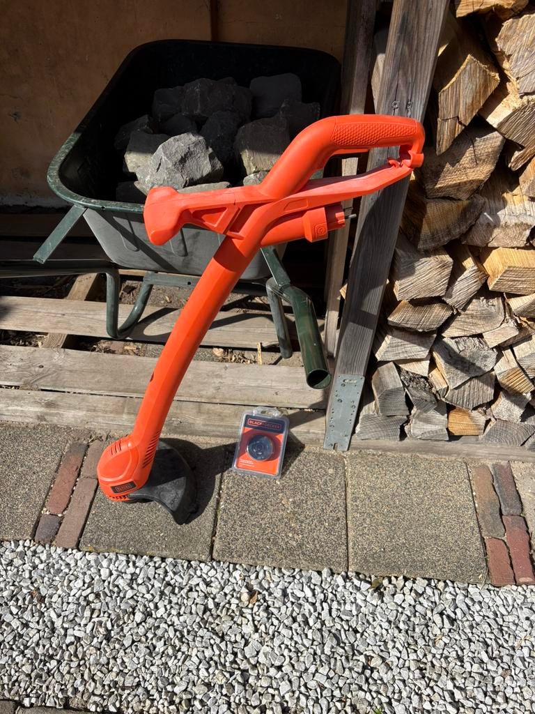 Black and Decker gras trimmer op 220V, Ophalen, Zo goed als nieuw, Elektrisch