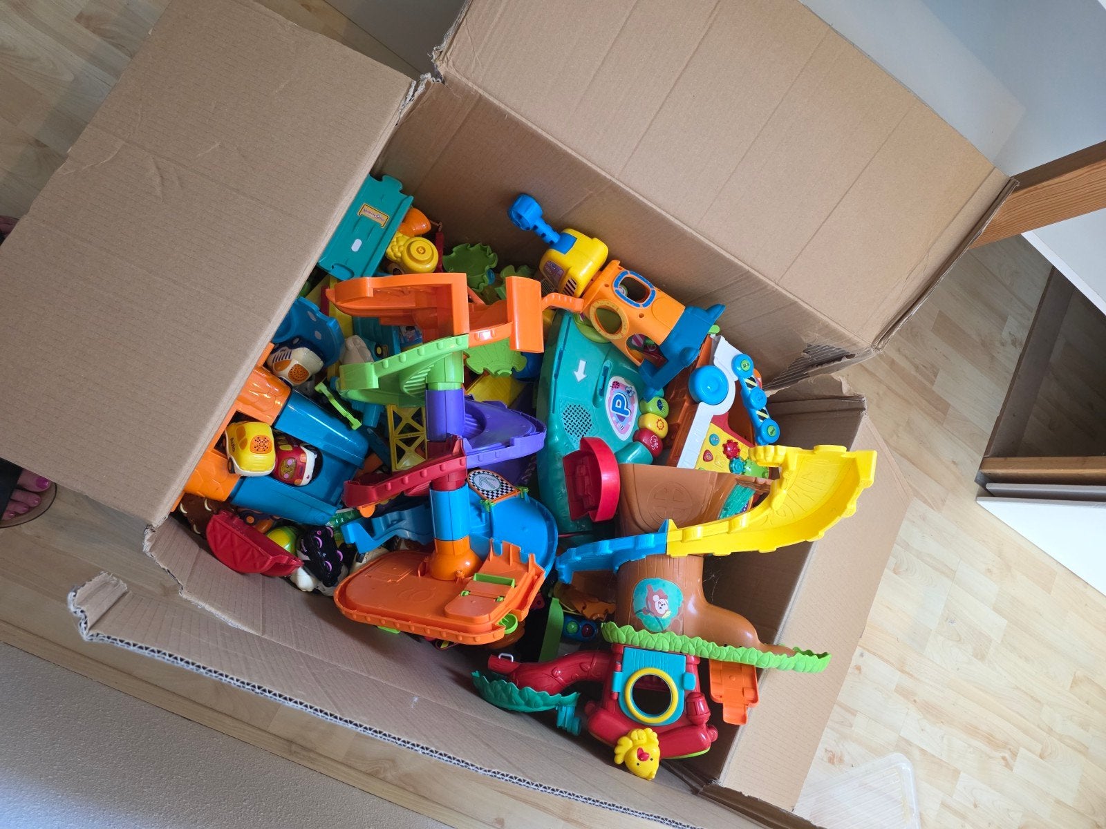Grote doos vol toet toet auto's en zoef zoef dieren, Kinderen en Baby's, Ophalen, Gebruikt