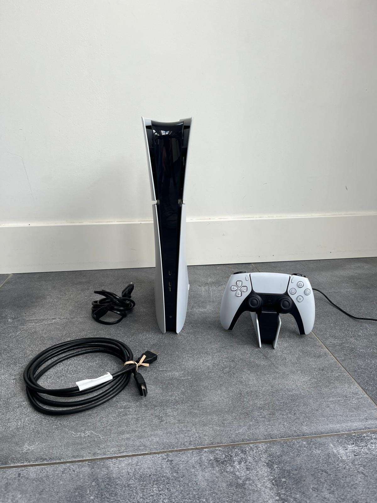 PlayStation 5 Slim digital met controller + oplaadstation, Ophalen of Verzenden, Zo goed als nieuw, Playstation 5 Digital