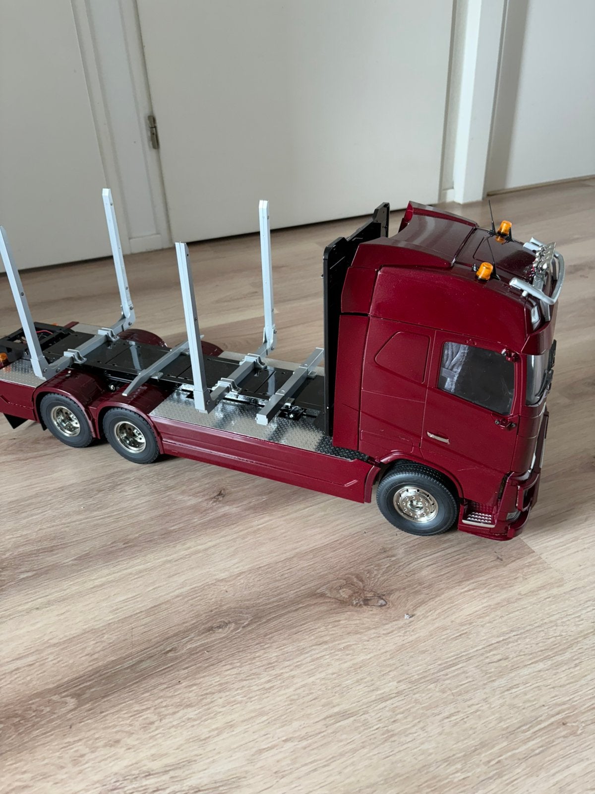 Tamiya volvo wood truck, Ophalen, Groter dan 1:32, Zo goed als nieuw, Truck