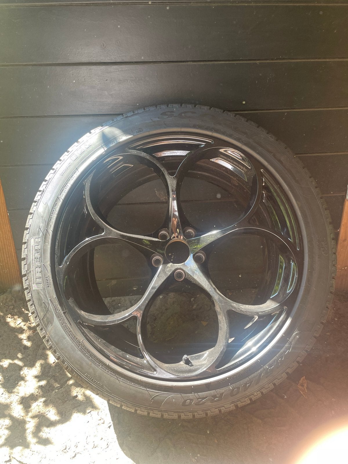 Alfa Romeo Quadrofoglio velgen met Pirelli banden, Ophalen, Gebruikt, 285 mm, Banden en Velgen