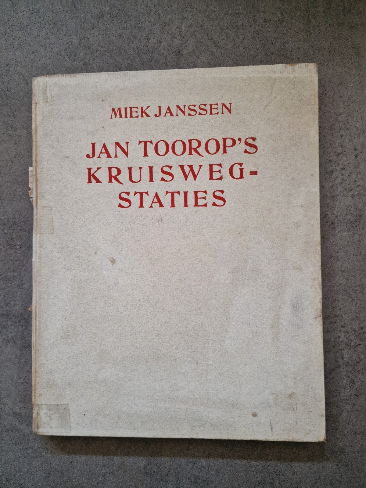 Jan Toorop's Kruiswegstaties - Miek Janssen (1945), Gelezen, Christendom | Katholiek, Ophalen of Verzenden, Miek Janssen