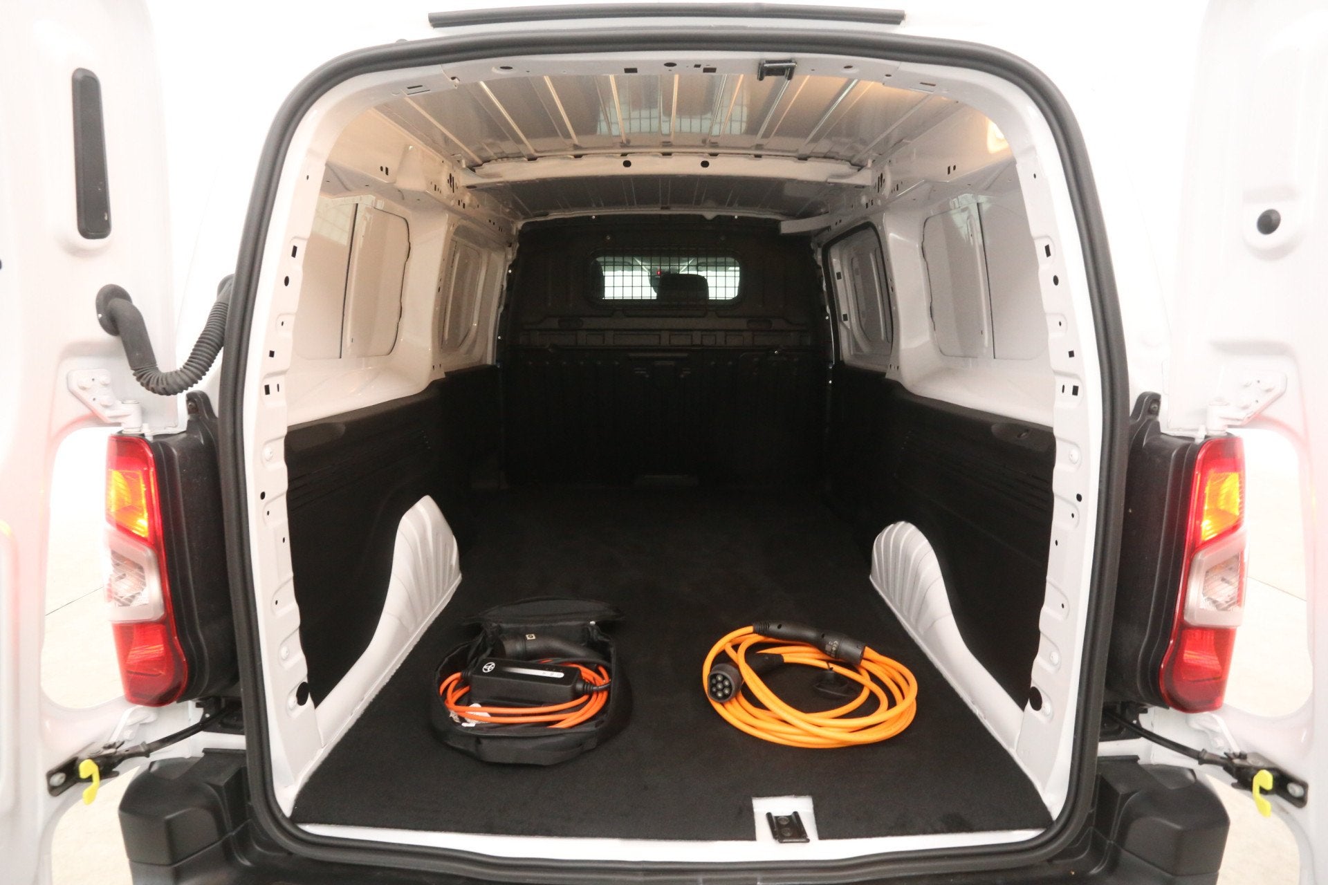 Toyota ProAce e-Proace City Challenger Long 50 kWh | Snellad, 750 kg, Parkeersensor, Wit, Toyota