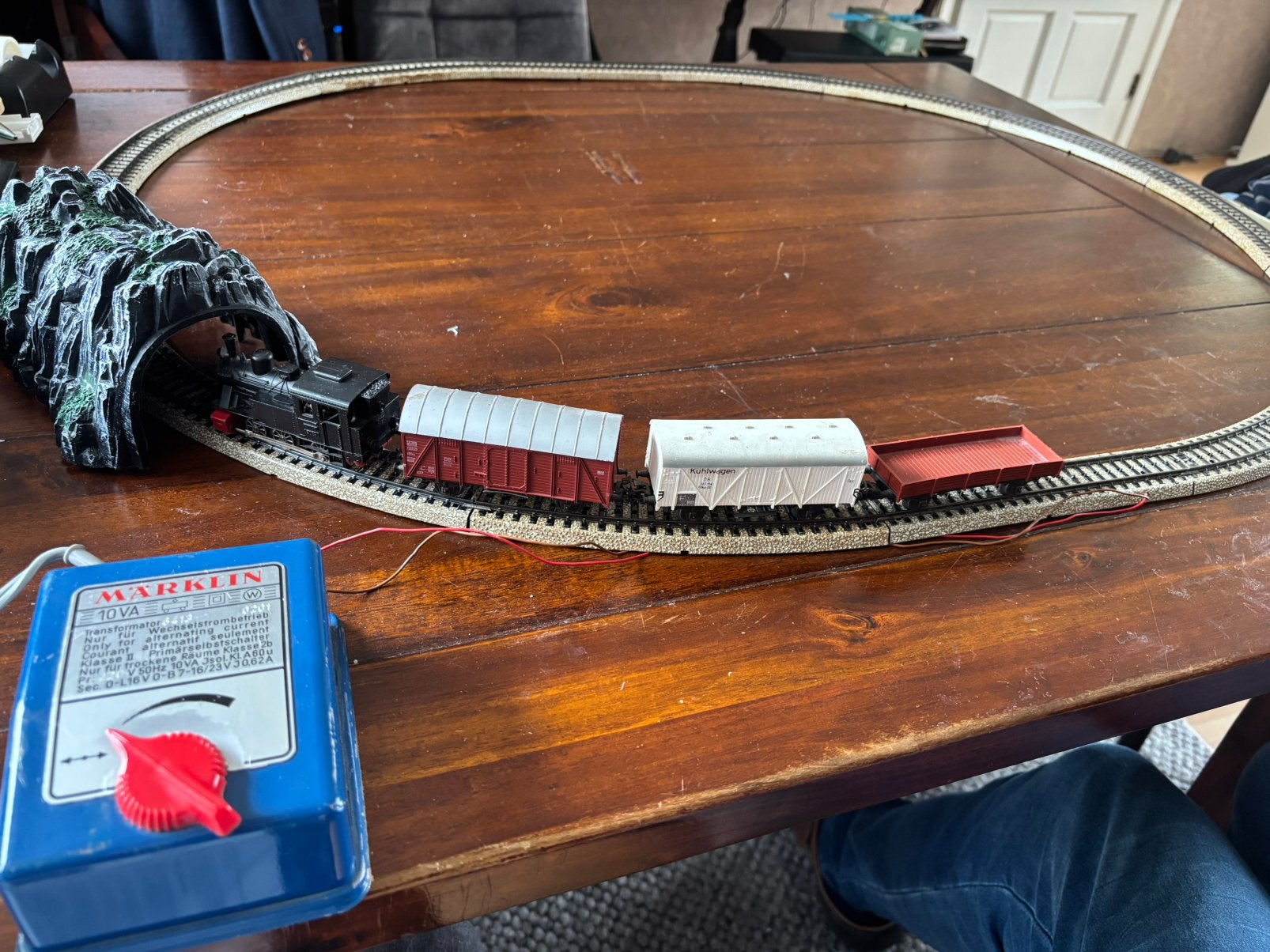 MARKLIN STARTSET LOCOMOTIEF, 3 WAGONS, RAILS, TRAFO, TUNNEL, Wisselstroom, Treinset, Ophalen of Verzenden, Zo goed als nieuw