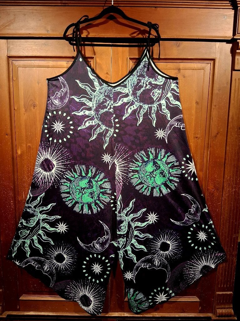 mooie jumpsuit-jurk Sun Moon Stars One Size, Ophalen of Verzenden, Nieuw, Overige kleuren, Overige typen