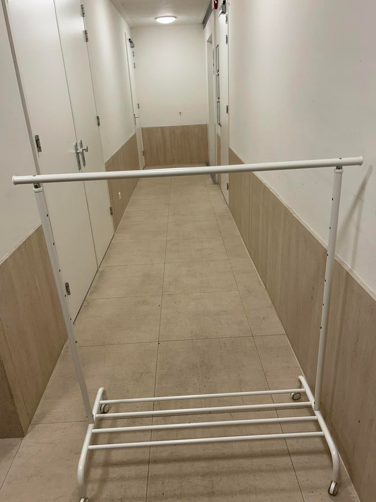 Wit kledingrek Ikea, Ophalen, Met wielen, Zo goed als nieuw