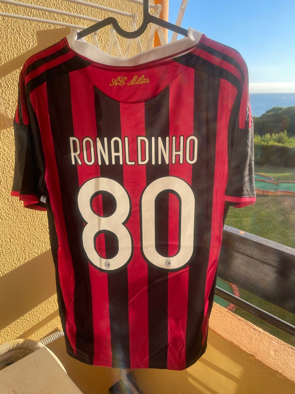 AC Milan Ronaldinho 80 Thuisshirt - Nieuw met labels, Sport en Fitness, Voetbal, Maat L, Verzenden, Nieuw, Shirt