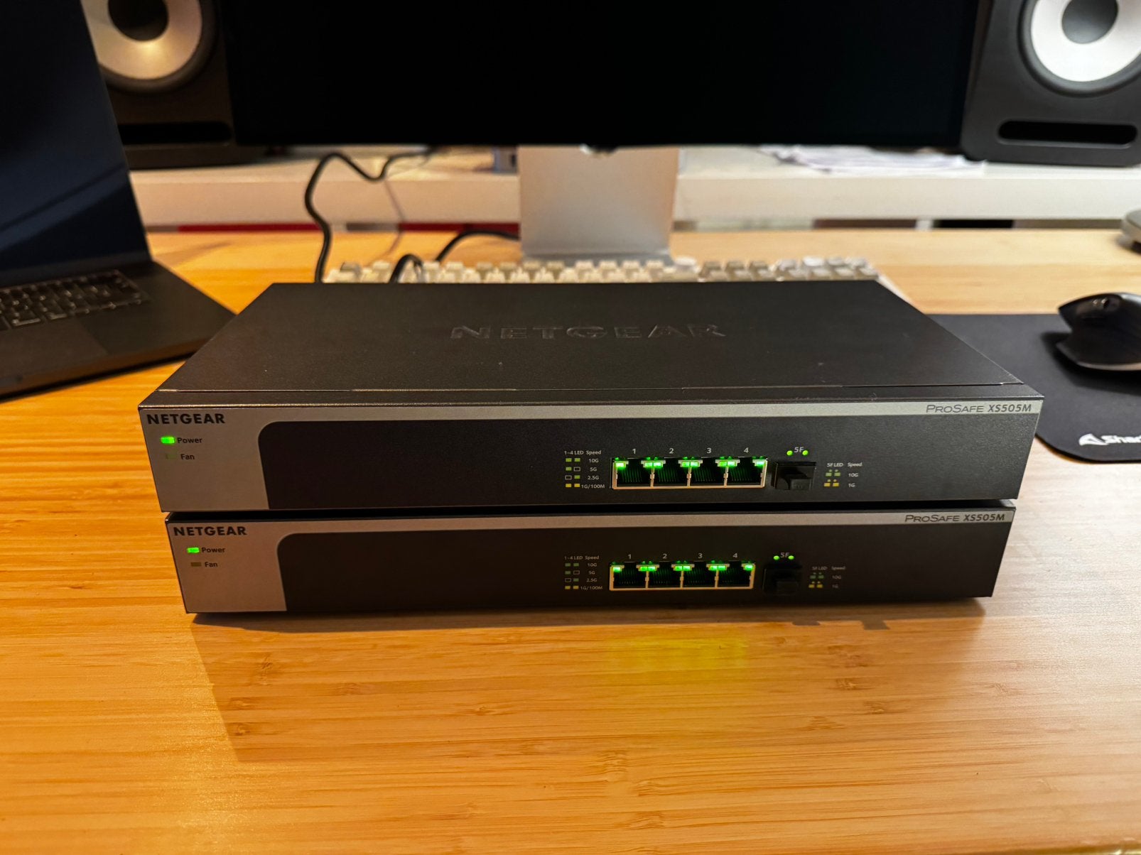 2x NETGEAR ProSAFE XS505M 10 Gigabit Multi-Gigabit Switch, Computers en Software, Ophalen of Verzenden, Zo goed als nieuw