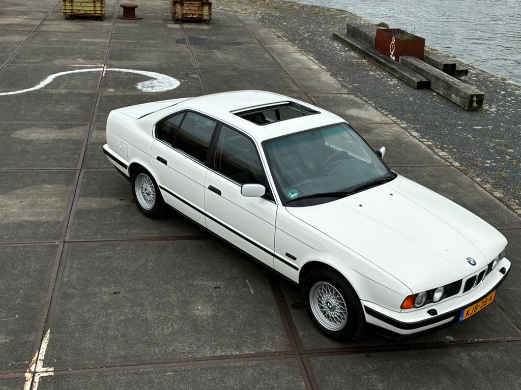 BMW E34 525i mooi samengesteld, Automaat, Achterwielaandrijving, Zwart, 700 kg