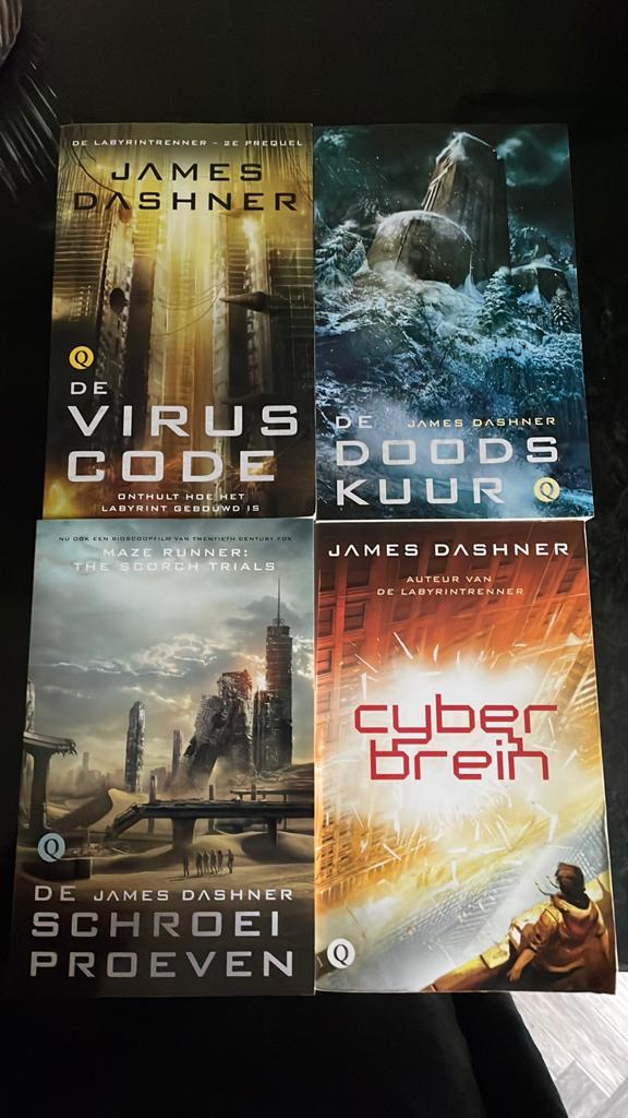 James Dashner Boeken: The maze runner serie., Ophalen of Verzenden, Gelezen