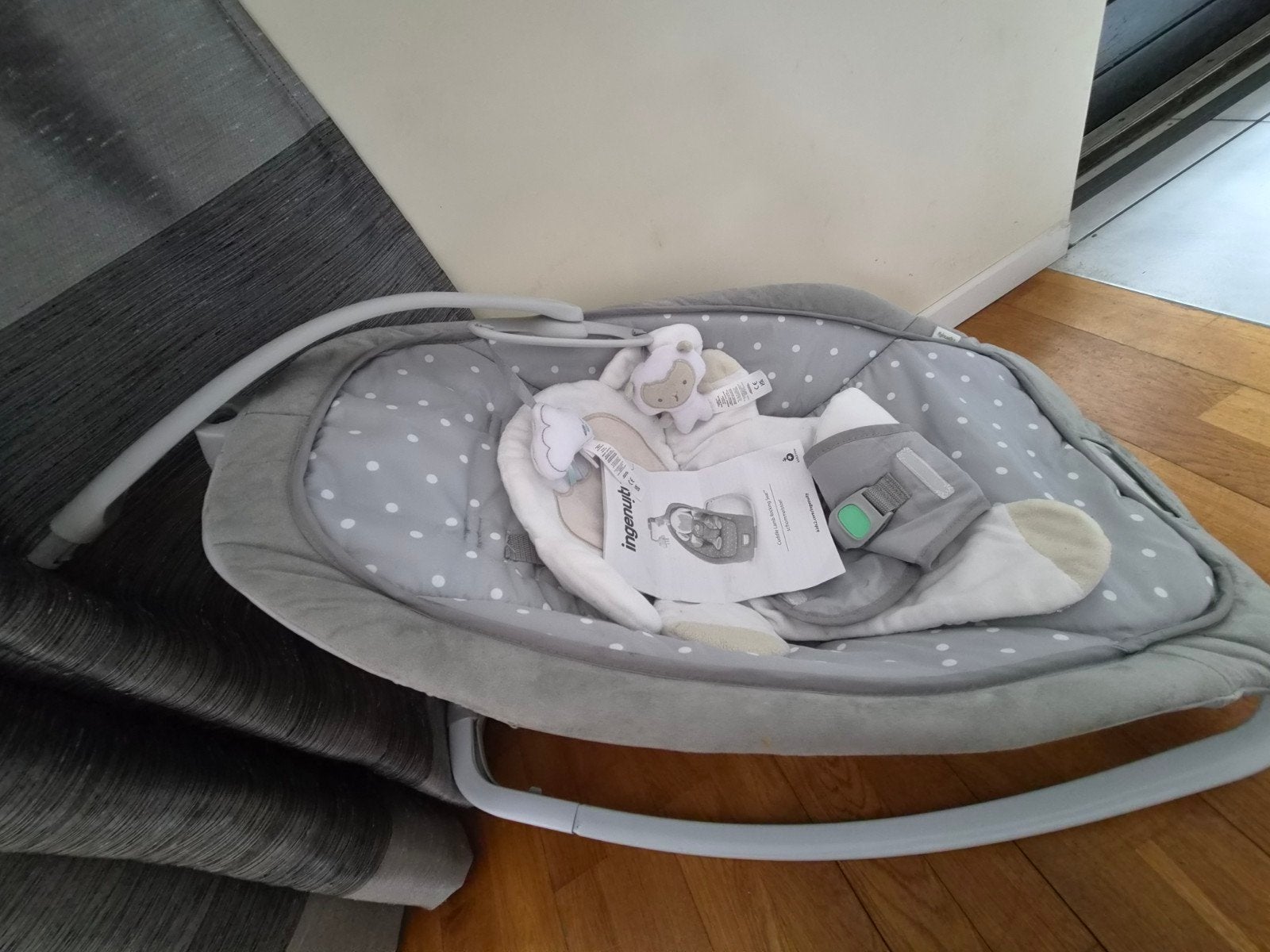 Ingenuity Schommelstoel met geluid, trillingen en mobiel, Ophalen, Zo goed als nieuw