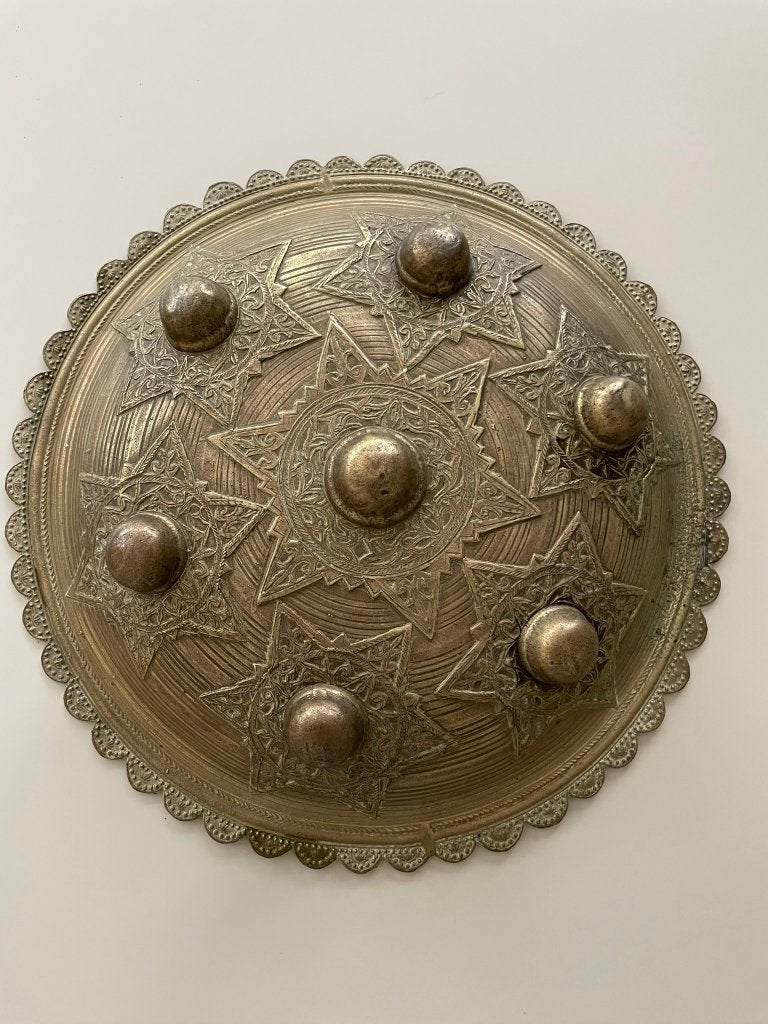 antiek Indonesisch ceremonieel schild, Ophalen