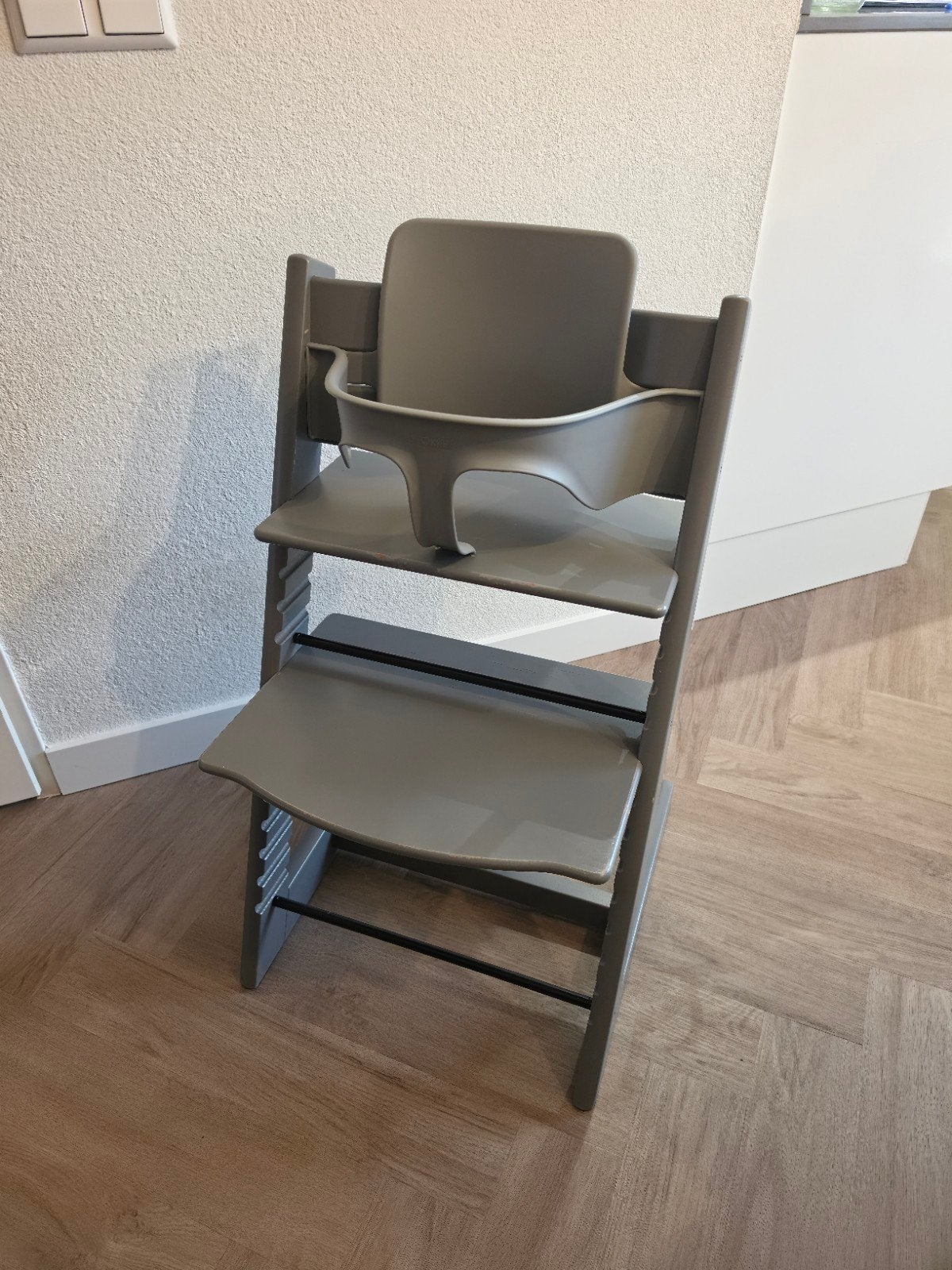 Stokke Tripp Trapp kinderstoel met babyset V3 (2021), Kinderen en Baby's, Kinderstoelen, Ophalen, Meegroeistoel, Zo goed als nieuw