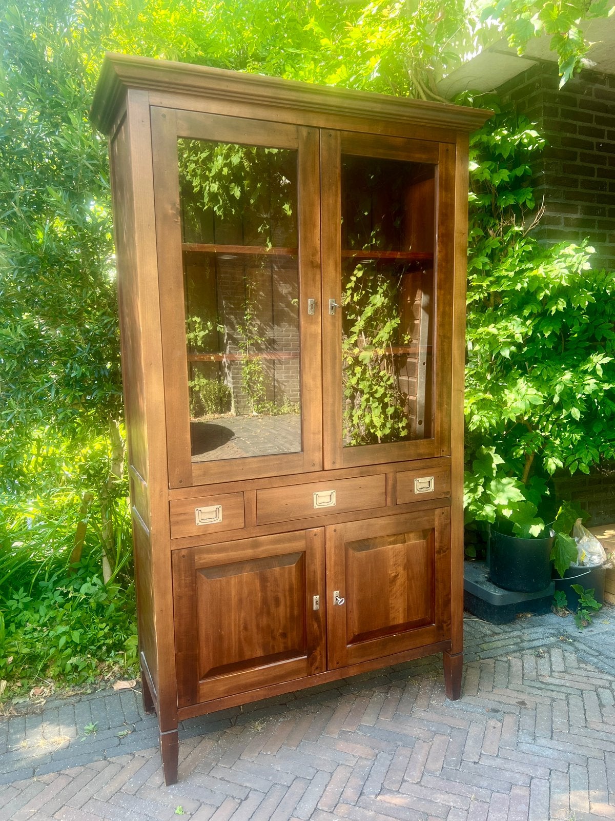 Mooie kast met glazen deuren (Vitrinekast met verlichting), Ophalen, Glas, Klassiek, Zo goed als nieuw