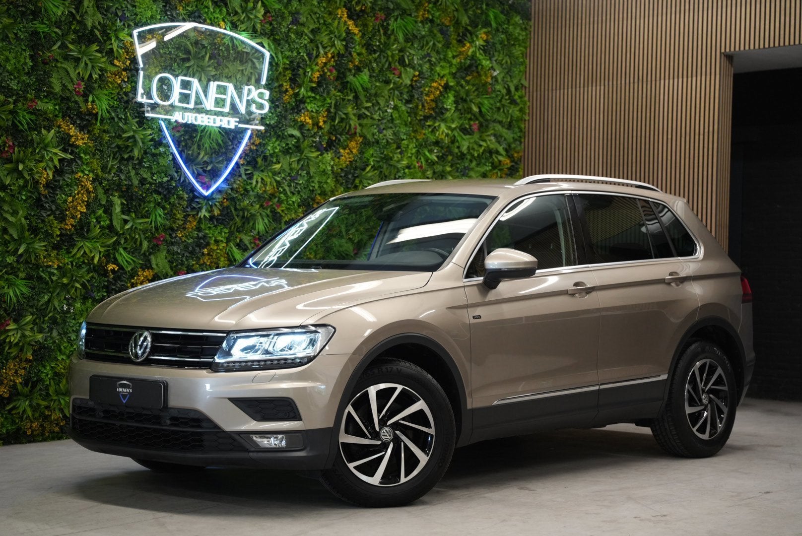 Volkswagen Tiguan 1.4 TSI ACT Highline / Trekhaak / Cruise /, Stof, Zwart, 4 cilinders, Beige
